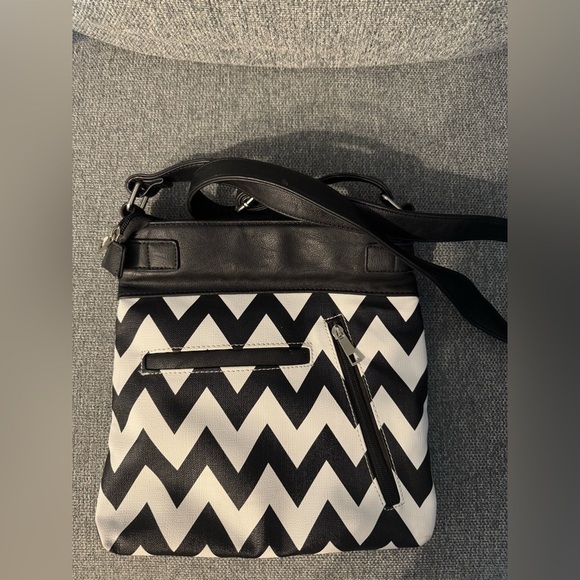 None Handbags - Black and White Chevron Crossbody Bag